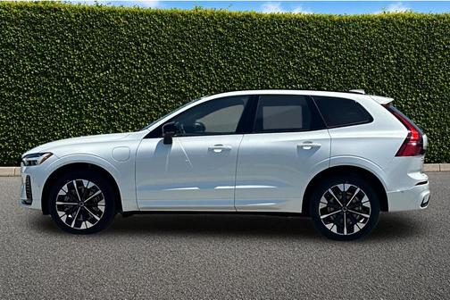 Crystal White 2026 Volvo XC60 Plug-In Hybrid T8 Plus