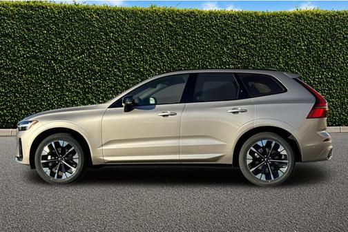 Bright 2026 Volvo XC60 B5 Plus