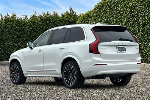 Crystal White Pearl 2026 Volvo XC90 Plug-In Hybrid T8 Plus 7-Seater