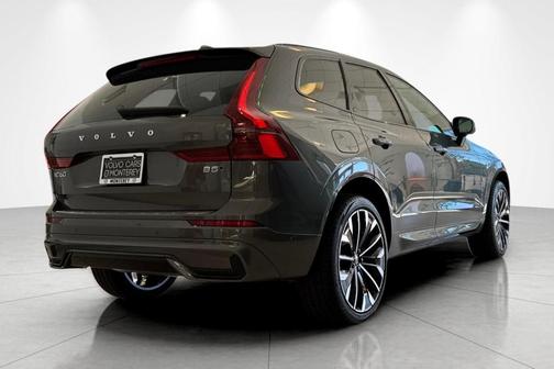 Forest Green 2026 Volvo XC60 B5 Ultra