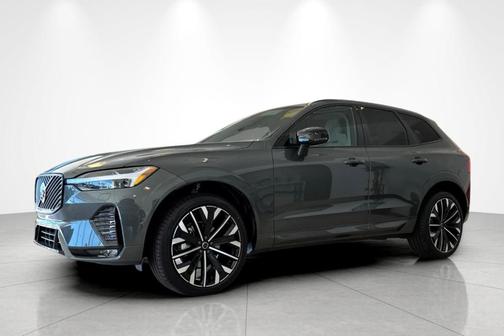 Forest Green 2026 Volvo XC60 B5 Ultra