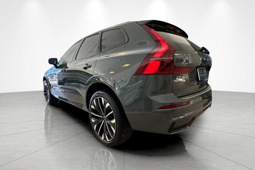 Forest Green 2026 Volvo XC60 B5 Ultra