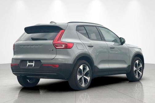 2026 Volvo XC40 B5 Plus