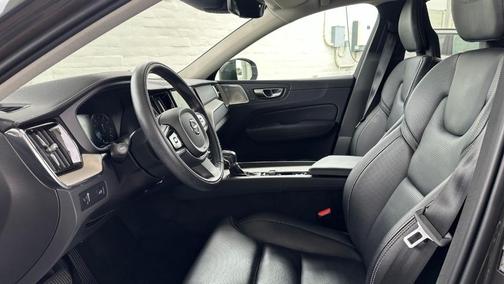 Gray Metallic 2018 Volvo XC60 T6 Inscription