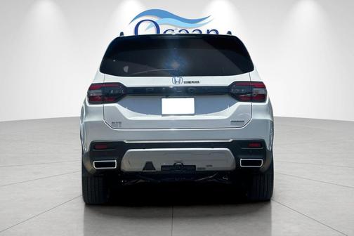 2025 Honda Pilot Touring 8-Passenger