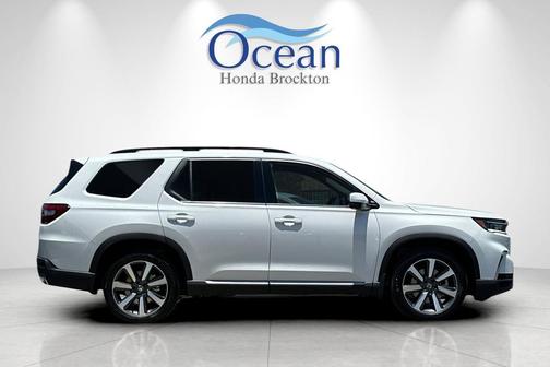 2025 Honda Pilot Touring 8-Passenger