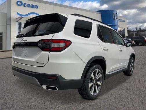 2025 Honda Pilot Touring 8-Passenger
