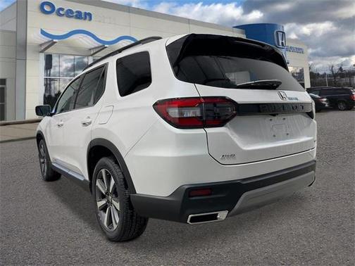 2025 Honda Pilot Touring 8-Passenger