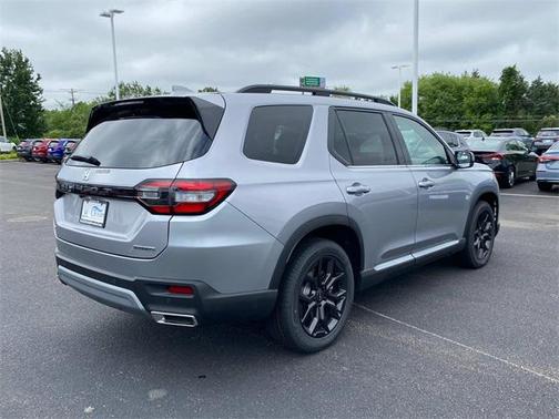 2025 Honda Pilot Touring 8-Passenger
