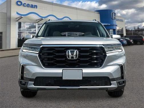 2025 Honda Pilot Touring 8-Passenger