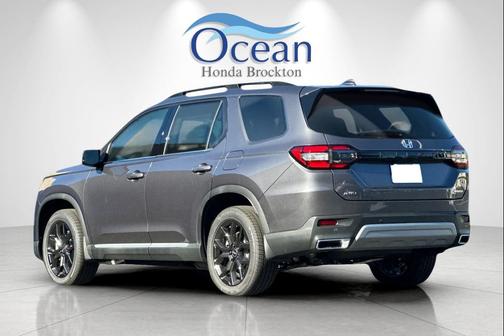 2025 Honda Pilot Touring 8-Passenger