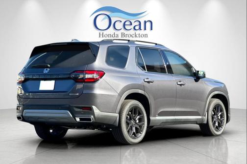 2025 Honda Pilot Touring 8-Passenger