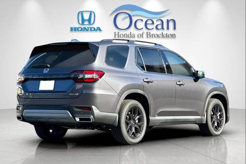 2025 Honda Pilot Touring 8-Passenger