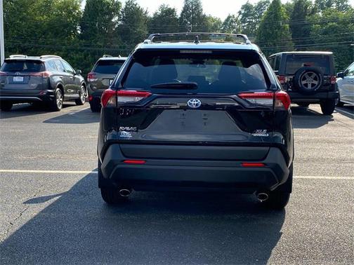 2022 Toyota RAV4 Hybrid XLE