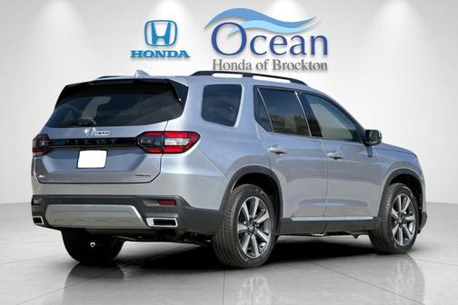 2025 Honda Pilot Touring 8-Passenger