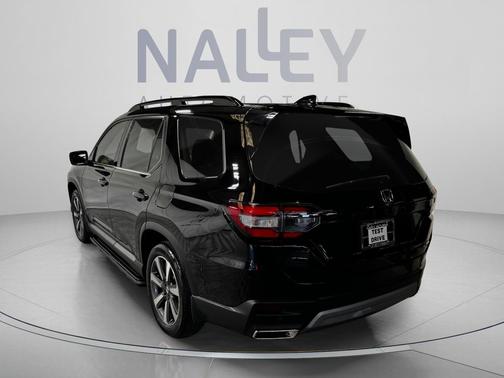 Crystal Black Pearl 2025 Honda Pilot Touring 8-Passenger