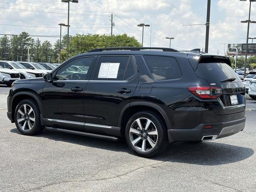 Crystal Black Pearl 2025 Honda Pilot Touring 8-Passenger