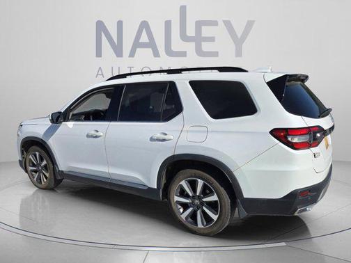 Platinum White Pearl 2023 Honda Pilot Touring 8-Passenger