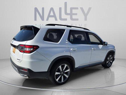 Platinum White Pearl 2023 Honda Pilot Touring 8-Passenger