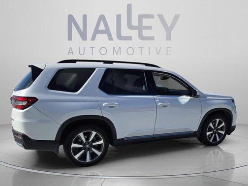 Platinum White Pearl 2023 Honda Pilot Touring 8-Passenger
