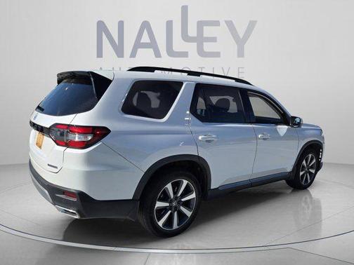 Platinum White Pearl 2023 Honda Pilot Touring 8-Passenger