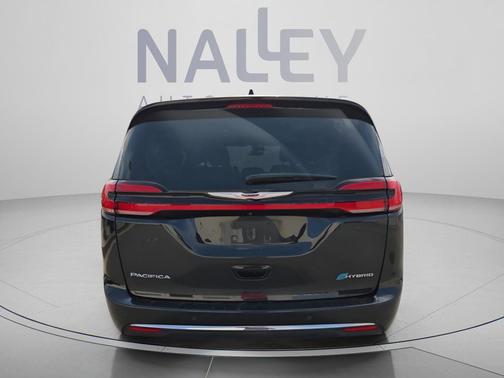 Brilliant Black Crystal Pearlcoat 2023 Chrysler Pacifica Hybrid Touring L