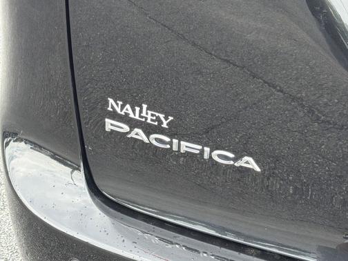 Brilliant Black Crystal Pearlcoat 2023 Chrysler Pacifica Hybrid Touring L