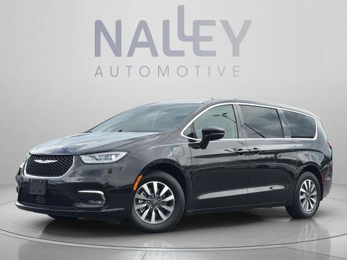 Brilliant Black Crystal Pearlcoat 2023 Chrysler Pacifica Hybrid Touring L