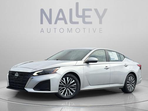Brilliant Silver Metallic 2023 Nissan Altima 2.5 SV