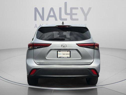 Celestial Silver Metallic 2022 Toyota Highlander LE