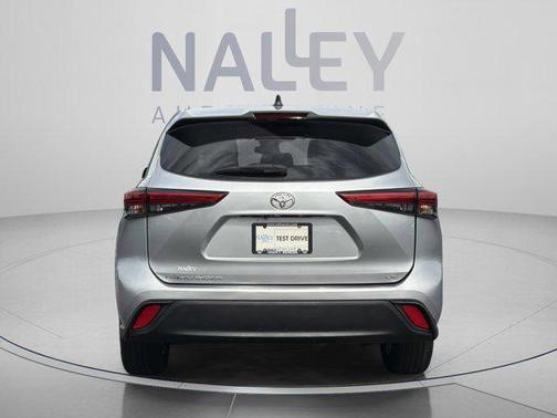 Celestial Silver Metallic 2022 Toyota Highlander LE