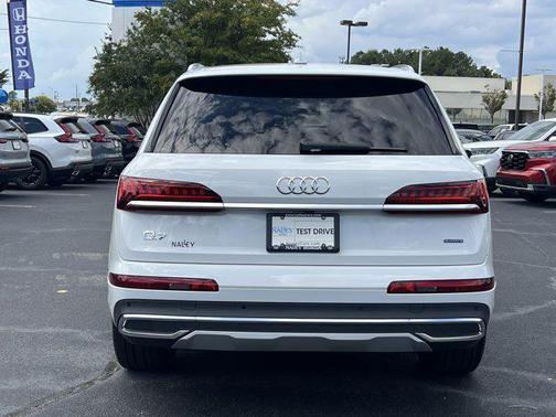 2023 Audi Q7 55 Premium