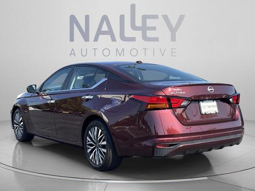 Garnet Pearl Metallic 2025 Nissan Altima SV FWD