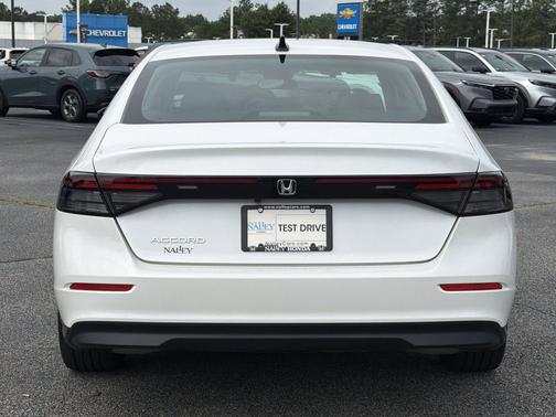 Platinum White Pearl 2025 Honda Accord SE
