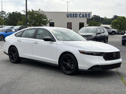Platinum White Pearl 2025 Honda Accord SE
