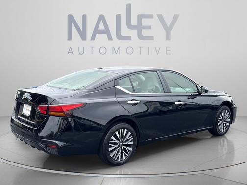 Super Black 2025 Nissan Altima SV FWD