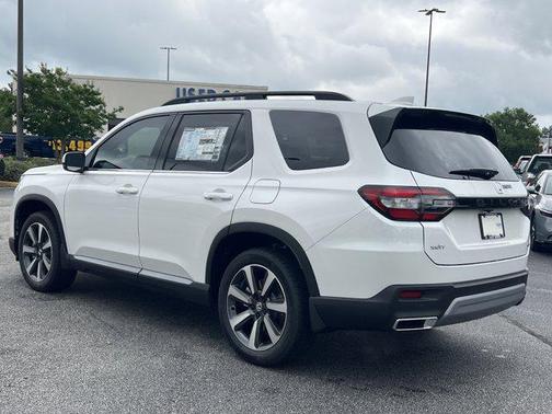 2025 Honda Pilot Touring 8-Passenger