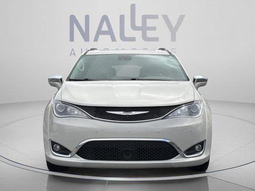 Luxury White Pearlcoat 2019 Chrysler Pacifica Limited