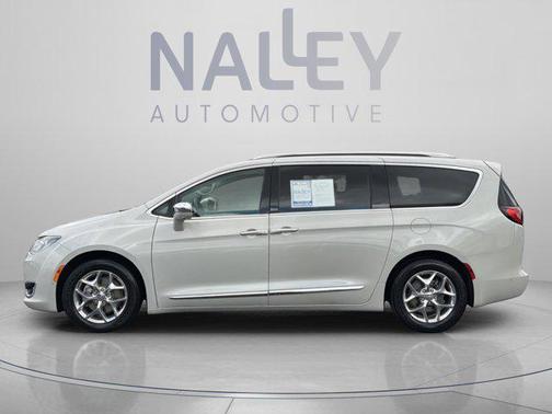Luxury White Pearlcoat 2019 Chrysler Pacifica Limited