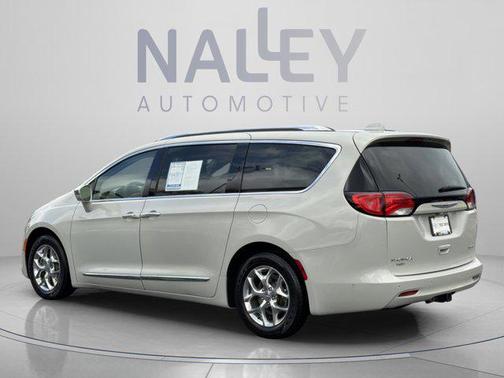 Luxury White Pearlcoat 2019 Chrysler Pacifica Limited