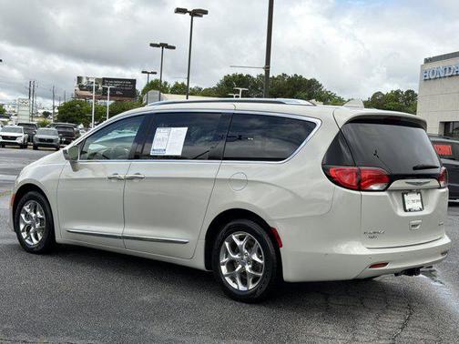Luxury White Pearlcoat 2019 Chrysler Pacifica Limited