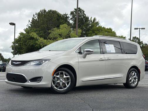 Luxury White Pearlcoat 2019 Chrysler Pacifica Limited