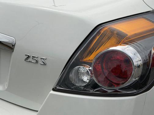 Winter Frost Pearl 2010 Nissan Altima 2.5 S