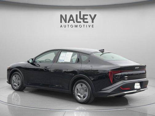 Aurora Black Pearl 2025 Kia K4 LX