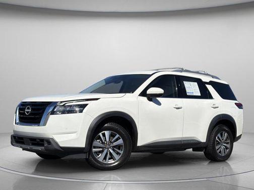2023 Nissan Pathfinder SL FWD