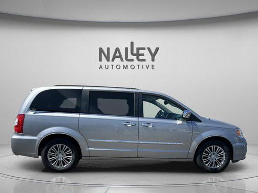 2016 Chrysler Town & Country Touring-L