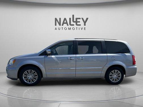 2016 Chrysler Town & Country Touring-L
