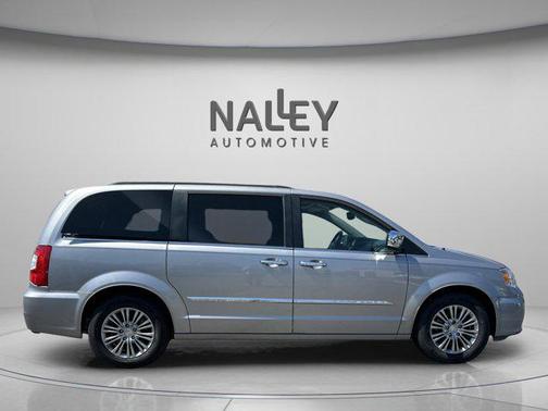 2016 Chrysler Town & Country Touring-L