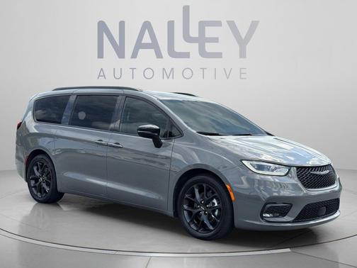 Ceramic Gray Clearcoat 2025 Chrysler Pacifica Limited