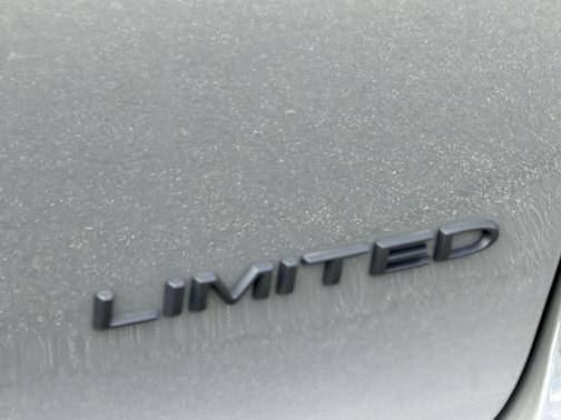 Ceramic Gray Clearcoat 2025 Chrysler Pacifica Limited